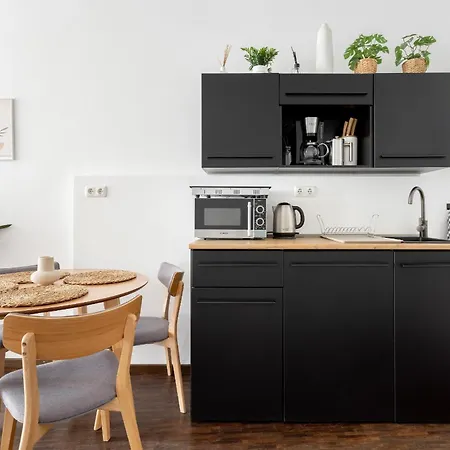 Global Living - Design I Rathausplatz I Kitchen I Daire Augsburg