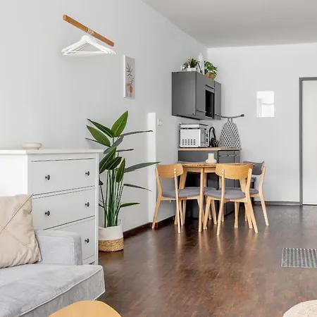 Daire Global Living - Design I Rathausplatz I Kitchen I Augsburg