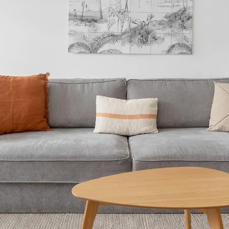 Daire Global Living - Design I Rathausplatz I Kitchen I Augsburg