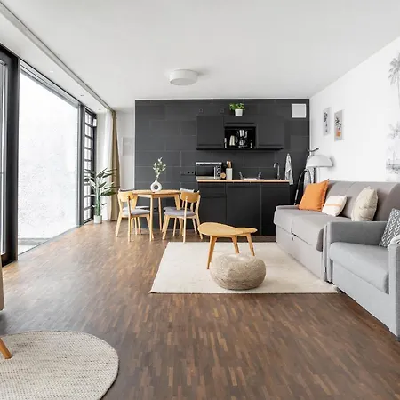 Global Living - Design I Rathausplatz I Kitchen I Daire Augsburg