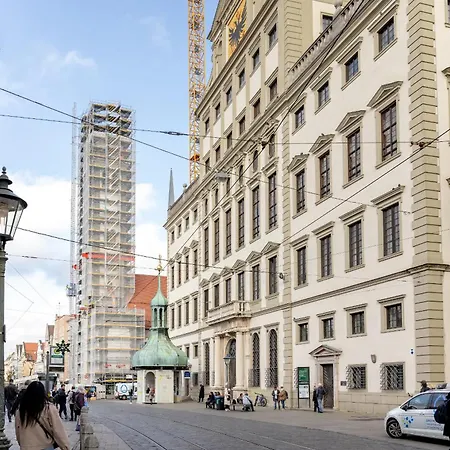 Global Living - Design I Rathausplatz I Kitchen I Daire Augsburg
