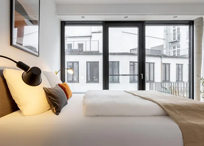 Global Living - Design I Rathausplatz I Kitchen I Apartman Augsburg