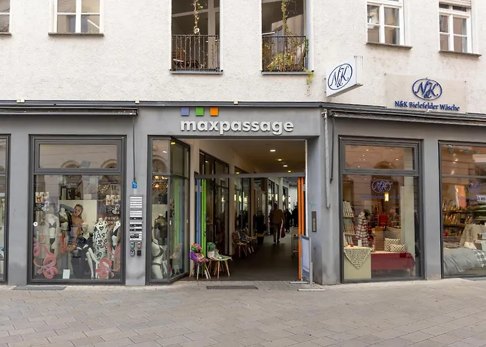 Global Living - Design I Rathausplatz I Kitchen I Apartman