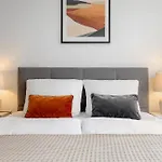 Global Living - Design I Rathausplatz I Kitchen I Apartment *