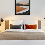 Global Living - Design I Rathausplatz I Kitchen I Apartment Augsburg