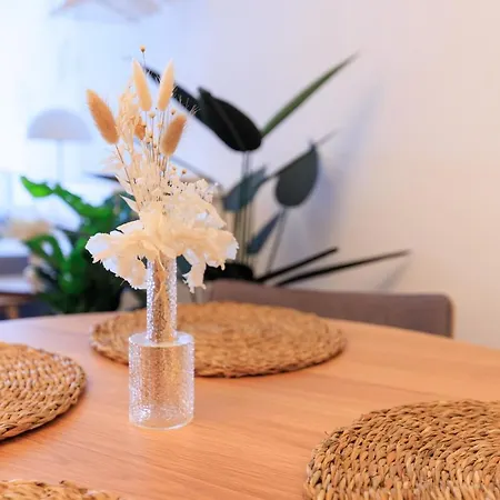 Global Living - Design I Rathausplatz I Kitchen I Apartment Augsburg