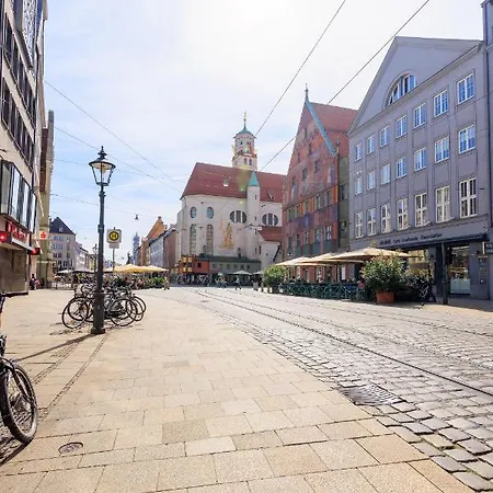 Global Living - Design I Rathausplatz I Kitchen I * Augsburg