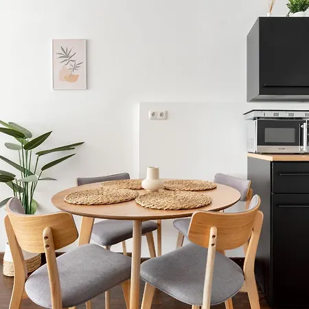 Global Living - Design I Rathausplatz I Kitchen I *