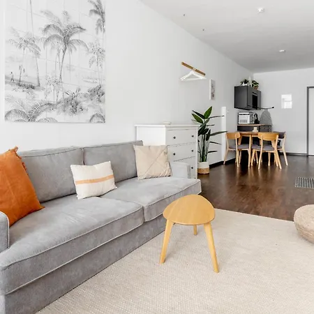 Global Living - Design I Rathausplatz I Kitchen I Apartment Augsburg