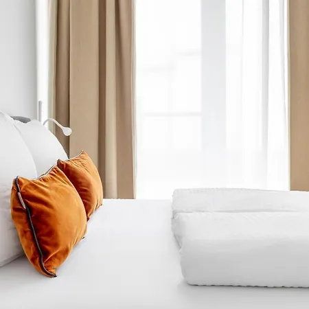 Global Living - Design I Rathausplatz I Kitchen I Augusta