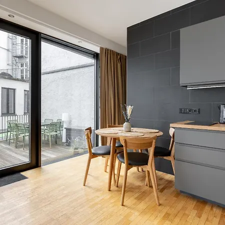 Global Living - Design I Rathausplatz I Kitchen I Augusta