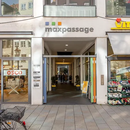 Global Living - Design I Rathausplatz I Kitchen I * Augusta