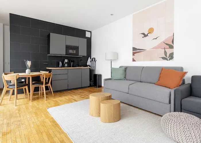 Global Living - Design I Rathausplatz I Kitchen I Appartement Augsbourg