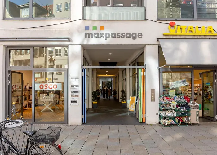 Global Living - Design I Rathausplatz I Kitchen I * Augsbourg